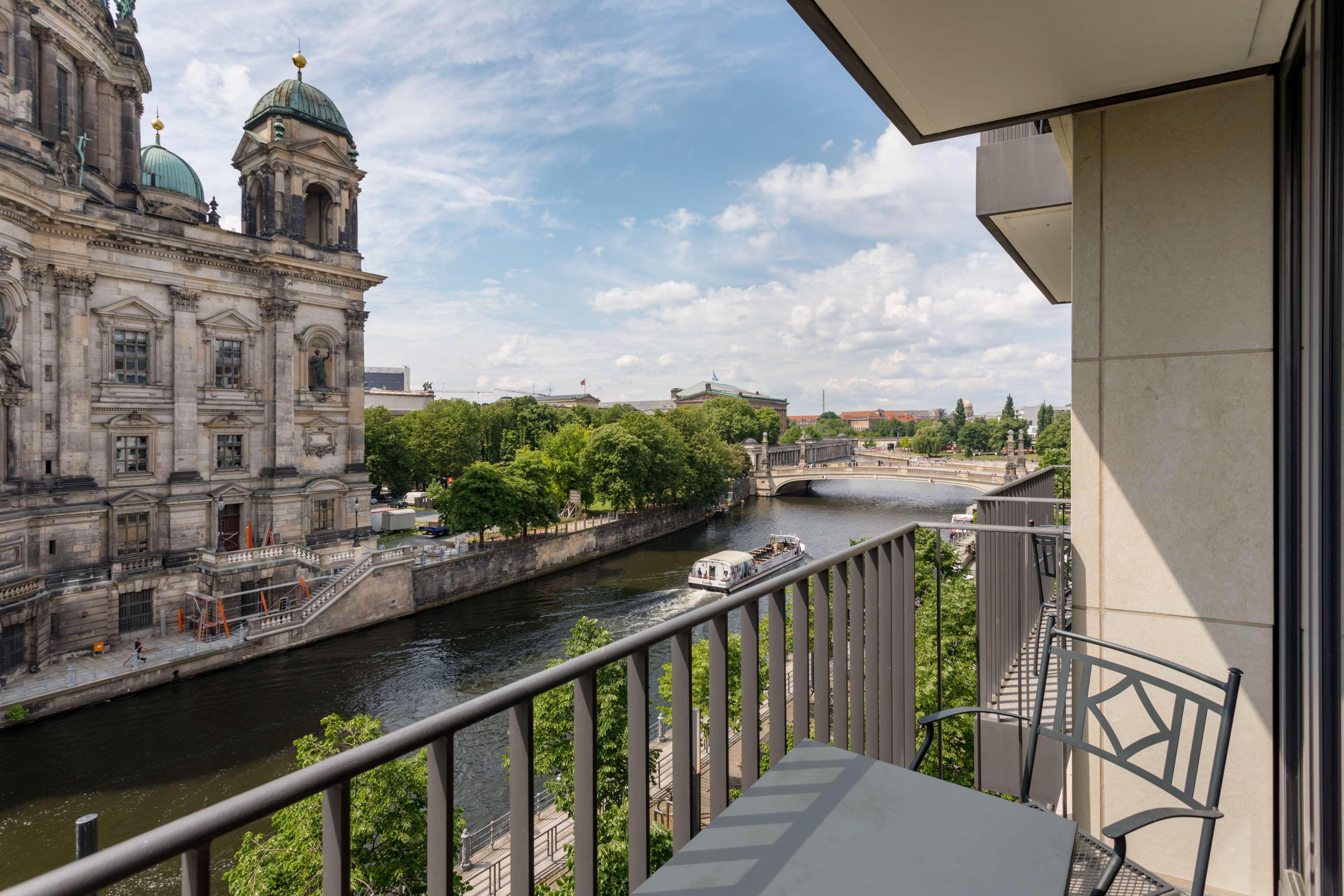 Radisson Collection Hotel, Отель Берлин