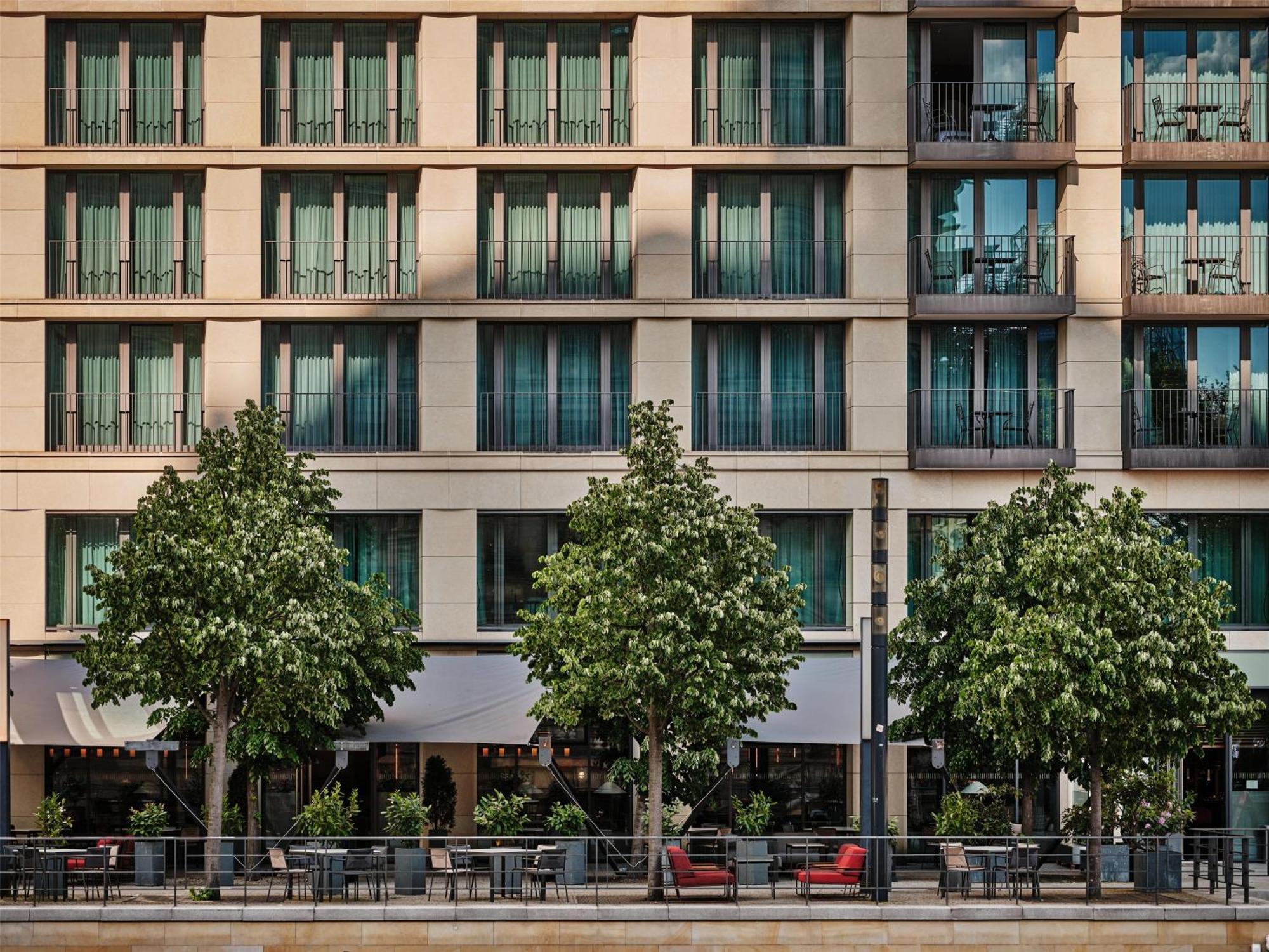 Radisson Collection Hotel, Hotel